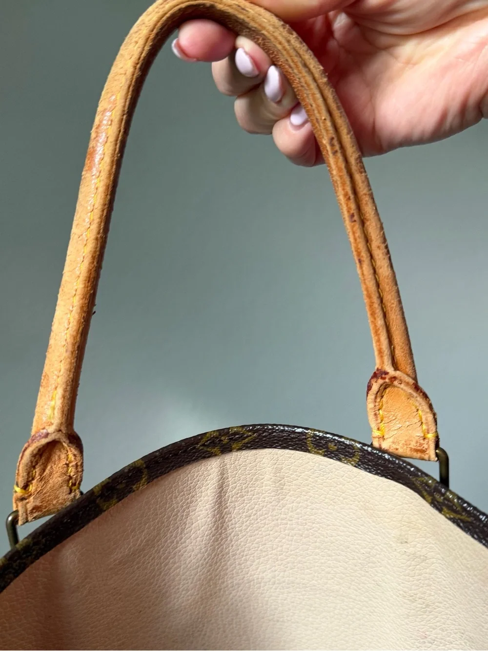 Louis Vuitton sac plat -vintage. Coa included